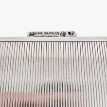 Charger l'image dans la galerie, Kraftalpacca, Etui à cigarettes Art déco en alpacca plaqué argent guilloché à motifs géométriques, années 1930