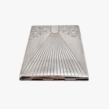 Charger l'image dans la galerie, Kraftalpacca, Etui à cigarettes Art déco en alpacca plaqué argent guilloché à motifs géométriques, années 1930
