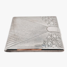 Charger l'image dans la galerie, Kraftalpacca, Etui à cigarettes Art déco en alpacca plaqué argent guilloché à motifs géométriques, années 1930