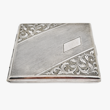 Afbeelding in Gallery-weergave laden, Kraftalpacca, Etui à cigarettes Art déco en alpacca plaqué argent guilloché de motifs géométriques, années 1930