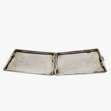 Afbeelding in Gallery-weergave laden, Etui à cigarettes Art déco guilloché à motifs géométriques en métal argenté, années 1930