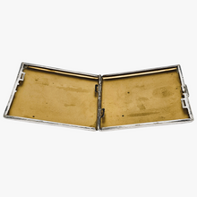Afbeelding in Gallery-weergave laden, Kraftalpacca, Etui à cigarettes Art déco en alpacca plaqué argent guilloché de motifs géométriques, années 1930