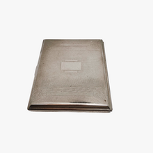 Afbeelding in Gallery-weergave laden, Etui à cigarettes Art déco en métal argenté à motifs géométriques, années 1930
