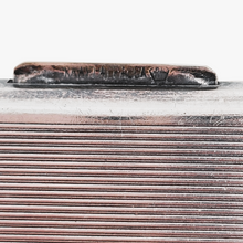 Afbeelding in Gallery-weergave laden, Etui à cigarettes Art déco en métal argenté guilloché d'inspiration Louis XVI, années 1930