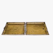 Afbeelding in Gallery-weergave laden, Etui à cigarettes Art déco en métal argenté guilloché d'inspiration Louis XVI, années 1930