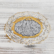 Afbeelding in Gallery-weergave laden, Etui à cigarettes Art déco en métal argenté guilloché d'inspiration Louis XVI, années 1930