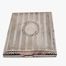 Afbeelding in Gallery-weergave laden, Etui à cigarettes Art déco en métal argenté guilloché d'inspiration Louis XVI, années 1930