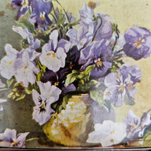 Load image into Gallery viewer, Étui à cigarettes vintage, Bouquet de pensées, vers 1950 Le Charme des Violettes - Brocante en ligne