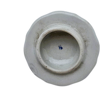 Load image into Gallery viewer, FAS, Cafetière blanche et bleue en porcelaine allemande, entre 1834 et 1851