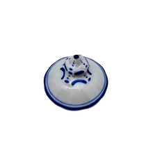 Load image into Gallery viewer, FAS, Cafetière blanche et bleue en porcelaine allemande, entre 1834 et 1851