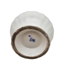 Load image into Gallery viewer, FAS, Cafetière blanche et bleue en porcelaine allemande, entre 1834 et 1851