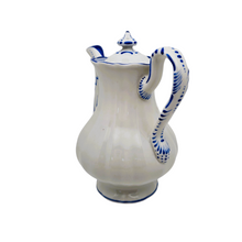 Load image into Gallery viewer, FAS, Cafetière blanche et bleue en porcelaine allemande, entre 1834 et 1851