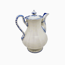 Load image into Gallery viewer, FAS, Cafetière blanche et bleue en porcelaine allemande, entre 1834 et 1851