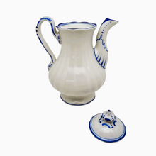 Load image into Gallery viewer, FAS, Cafetière blanche et bleue en porcelaine allemande, entre 1834 et 1851