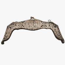 Load image into Gallery viewer, Fermoir de minaudière en métal argenté, vers 1900