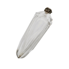 Charger l'image dans la galerie, Flacon en cristal taillé et argent sans bouchon, fin XIXᵉ – début XXᵉ siècle