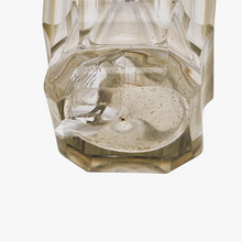 Load image into Gallery viewer, Flacon à sels Belle Époque en cristal taillé et son bouchon floral sculpté, circa 1880–1900 Le Charme des Violettes - Brocante en ligne