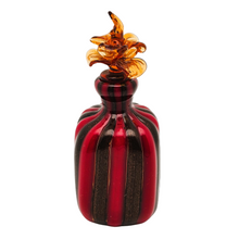 Afbeelding in Gallery-weergave laden, Flacon à parfum décoratif en verre de Murano irisé, bouchon fleur, années 1950-1960 Le Charme des Violettes - Brocante en ligne