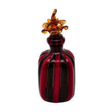Charger l'image dans la galerie, Flacon à parfum décoratif en verre de Murano irisé, bouchon fleur, années 1950-1960 Le Charme des Violettes - Brocante en ligne