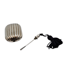 Charger l'image dans la galerie, Flacon à sels cannelé en argent 800, Belle Époque, fin XIXè - début XXè