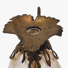 Load image into Gallery viewer, Flacon à sels en nacre et métal doré Napoléon III en forme d'aiguière miniature, XIXè