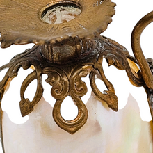 Load image into Gallery viewer, Flacon à sels en nacre et métal doré Napoléon III en forme d'aiguière miniature, XIXè