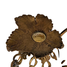 Load image into Gallery viewer, Flacon à sels en nacre et métal doré Napoléon III en forme d'aiguière miniature, XIXè