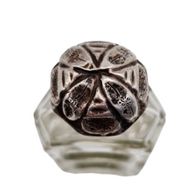 Load image into Gallery viewer, Flacon ancien à sels ou à parfum en verre moulé et monture en métal argenté, vers 1890/1910 Le Charme des Violettes - Brocante en ligne