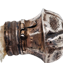 Load image into Gallery viewer, Flacon ancien à sels ou à parfum en verre moulé et monture en métal argenté, vers 1890/1910 Le Charme des Violettes - Brocante en ligne