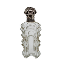 Load image into Gallery viewer, Flacon ancien à sels ou à parfum en verre moulé et monture en métal argenté, vers 1890/1910 Le Charme des Violettes - Brocante en ligne
