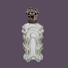 Charger l'image dans la galerie, Flacon ancien à sels ou à parfum en verre moulé et monture en métal argenté, vers 1890/1910 Le Charme des Violettes - Brocante en ligne