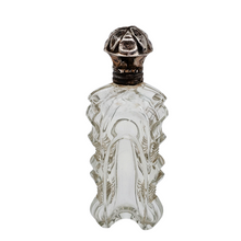 Load image into Gallery viewer, Flacon ancien à sels ou à parfum en verre moulé et monture en métal argenté, vers 1890/1910 Le Charme des Violettes - Brocante en ligne