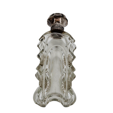 Load image into Gallery viewer, Flacon ancien à sels ou à parfum en verre moulé et monture en métal argenté, vers 1890/1910 Le Charme des Violettes - Brocante en ligne