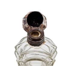 Load image into Gallery viewer, Flacon ancien à sels ou à parfum en verre moulé et monture en métal argenté, vers 1890/1910 Le Charme des Violettes - Brocante en ligne