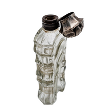Load image into Gallery viewer, Flacon ancien à sels ou à parfum en verre moulé et monture en métal argenté, vers 1890/1910 Le Charme des Violettes - Brocante en ligne