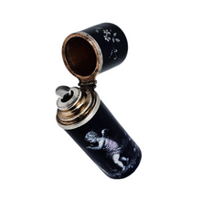 Charger l'image dans la galerie, Flacon à parfum ou à sels en argent émaillé bleu nuit à décor de putti et intérieur en vermeil, milieu XIXè siècle Le Charme des Violettes - Brocante en ligne