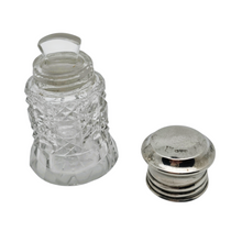 Load image into Gallery viewer, Flacon édouardien en cristal taillé et argent sterling – Angleterre, Chester, 1915 Le Charme des Violettes - Brocante en ligne