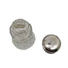 Load image into Gallery viewer, Flacon édouardien en cristal taillé et argent sterling – Angleterre, Chester, 1915 Le Charme des Violettes - Brocante en ligne