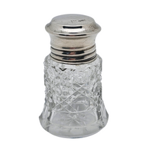 Load image into Gallery viewer, Flacon édouardien en cristal taillé et argent sterling – Angleterre, Chester, 1915 Le Charme des Violettes - Brocante en ligne