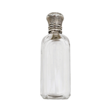 Afbeelding in Gallery-weergave laden, Flacon à sels ou à parfum en cristal taillé et argent, France, fin XIXᵉ siècle Le Charme des Violettes - Brocante en ligne