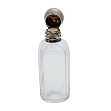 Afbeelding in Gallery-weergave laden, Flacon à sels ou à parfum en cristal taillé et argent, France, fin XIXᵉ siècle Le Charme des Violettes - Brocante en ligne