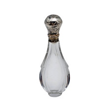 Charger l'image dans la galerie, Flacon à parfum en cristal et bouchon en vermeil, fin XIXᵉ - début XXᵉ siècle Le Charme des Violettes - Brocante en ligne