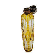 Charger l'image dans la galerie, Flacon à parfum en cristal jaune ambré et monture en métal argenté, vers 1880-1900 Le Charme des Violettes - Brocante en ligne