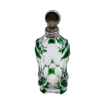 Afbeelding in Gallery-weergave laden, Flacon à parfum Art nouveau en cristal clair et vert, monture argent, France, vers 1900 Le Charme des Violettes - Brocante en ligne