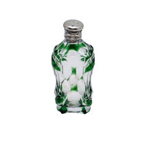 Afbeelding in Gallery-weergave laden, Flacon à parfum Art nouveau en cristal clair et vert, monture argent, France, vers 1900 Le Charme des Violettes - Brocante en ligne