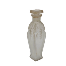Afbeelding in Gallery-weergave laden, Legras & Cie (attribué à), Flacon à parfum Art nouveau à la libellule en verre sablé moulé, vers 1905-1915 Le Charme des Violettes - Brocante en ligne