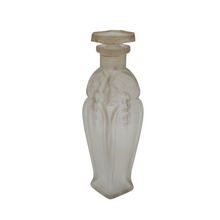 Afbeelding in Gallery-weergave laden, Legras & Cie (attribué à), Flacon à parfum Art nouveau à la libellule en verre sablé moulé, vers 1905-1915 Le Charme des Violettes - Brocante en ligne