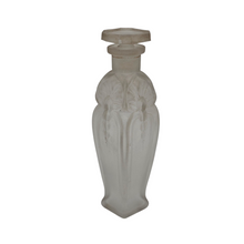 Afbeelding in Gallery-weergave laden, Legras & Cie (attribué à), Flacon à parfum Art nouveau à la libellule en verre sablé moulé, vers 1905-1915 Le Charme des Violettes - Brocante en ligne
