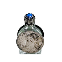 Afbeelding in Gallery-weergave laden, Petit flacon à parfum vintage orné de médaillons féminins de style Art nouveau, vers 1950-1960 Le Charme des Violettes - Brocante en ligne