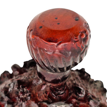 Load image into Gallery viewer, Flacon ancien en bakélite rouge ambré et médaillons argentés à décor de roses et profil féminin, vers 1920-1930 Le Charme des Violettes - Brocante en ligne